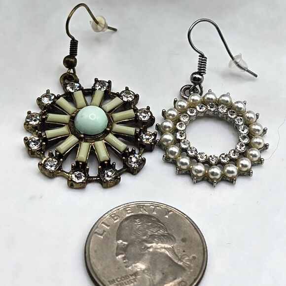 "5/$25" Pair of Mismatched Round Floral Pearl Dangle Earrings - Picture 5 of 6